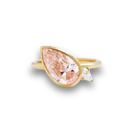 1–2ct Pink Pear Lab-Grown Diamond Engagement Ring in 14K Yellow Gold – VS1 Clarity