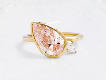 1–2ct Pink Pear Lab-Grown Diamond Engagement Ring in 14K Yellow Gold – VS1 Clarity