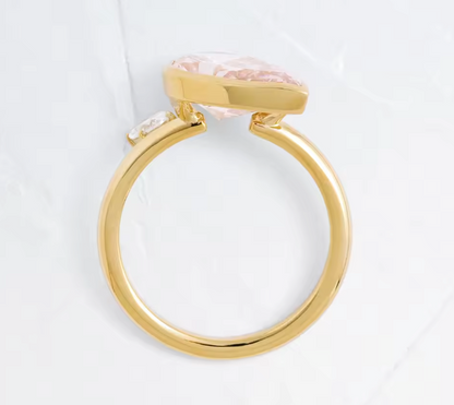 1–2ct Pink Pear Lab-Grown Diamond Engagement Ring in 14K Yellow Gold – VS1 Clarity