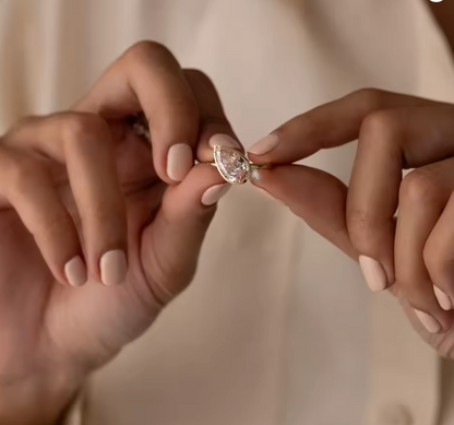 1–2ct Pink Pear Lab-Grown Diamond Engagement Ring in 14K Yellow Gold – VS1 Clarity