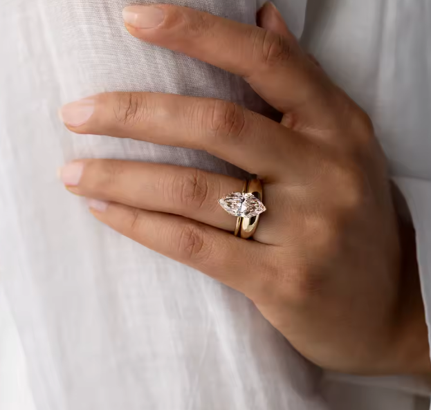 v-prong pink marquise cut lab-grown diamond ring in yellow gold – 3.0 ct (14k)