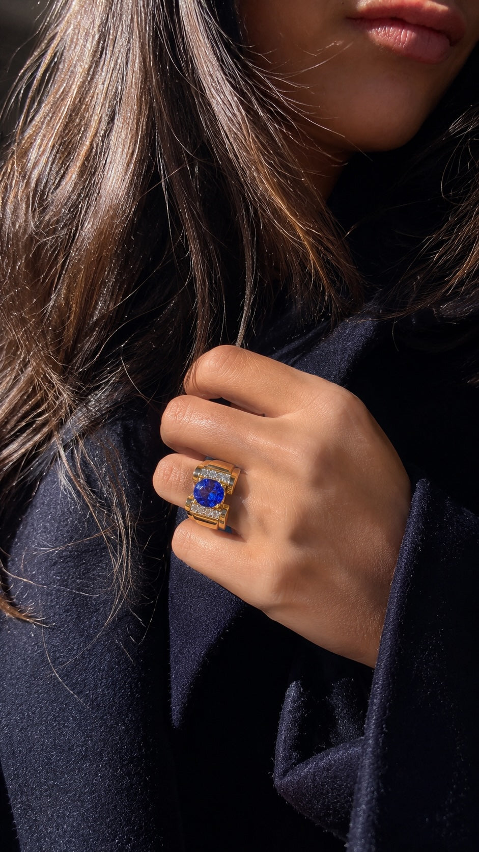 tank ring with lab sapphire & diamonds – 18k yellow gold